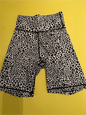 NWT CUT THE FRILLS LEOPARD PRINT BIKE SHORTS. EXCELLENT CONDITION!